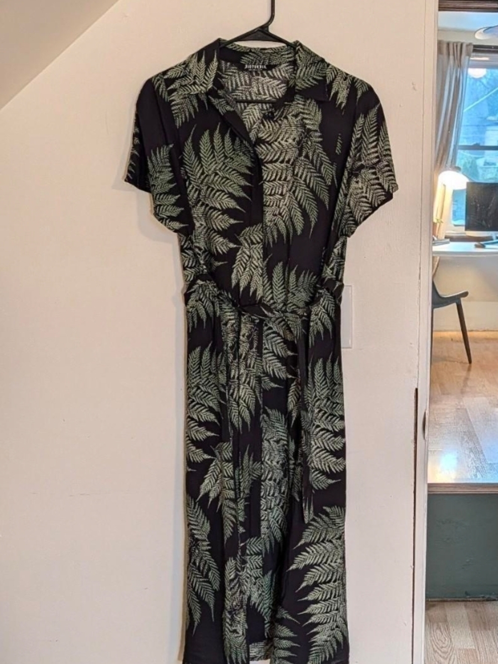 Black Fern Print Button-Front Midi Dress - Picture 2 of 3